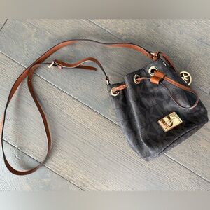 NWOT Michale Kors Jules Mini Drawstring Crossbody